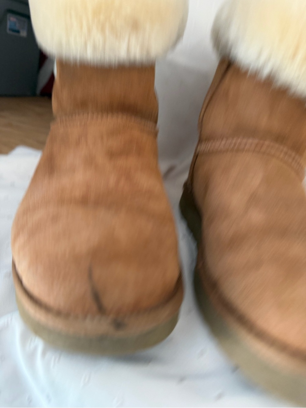 UGG size 10 woman’s Chestnut Suede Bow-Back Shearling Boot - Picture 9 of 9